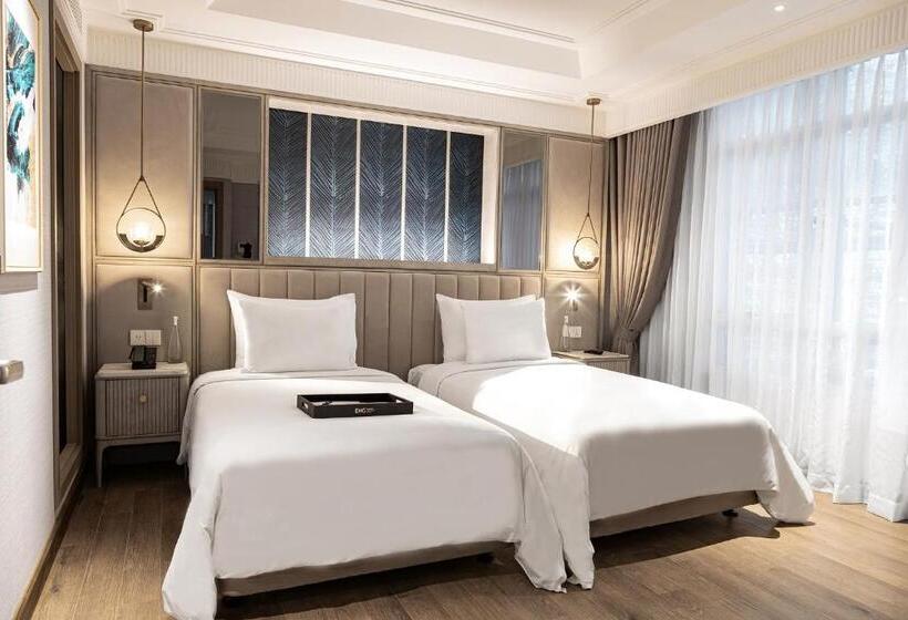 سوییت جونیور, La Siesta Premium Saigon Central