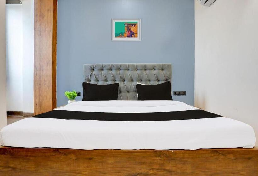 Classic Kolmen Hengen Huone, Super Hotel O Anushthan