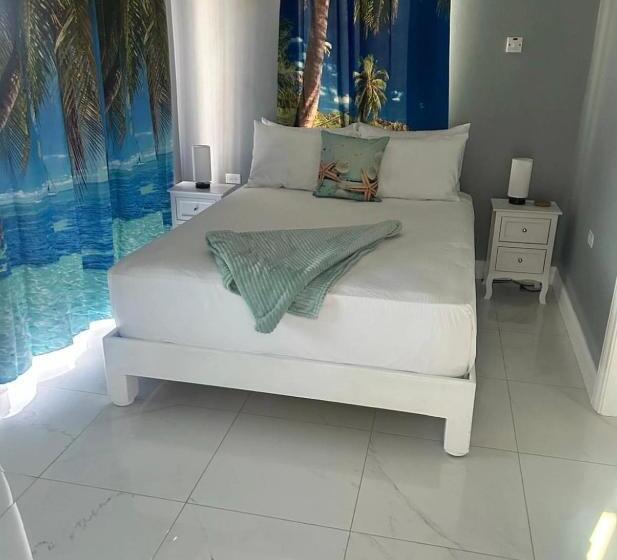 اتاق استاندارد, Paradise Point Company Limited