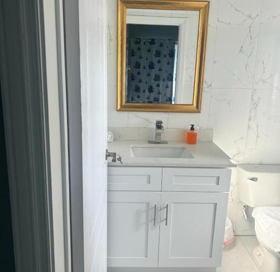 اتاق استاندارد, Paradise Point Company Limited