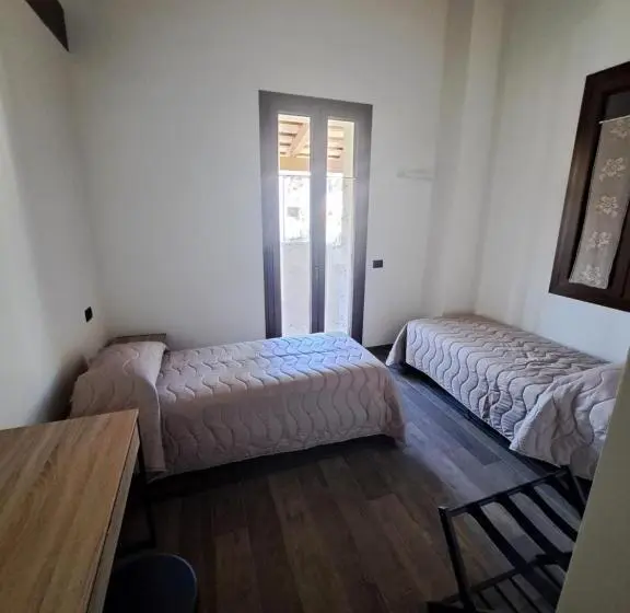 اتاق استاندارد با چشم‌انداز, Bb Da La Mi Ma, Gradara