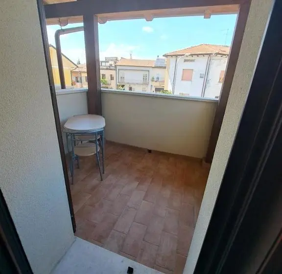 اتاق استاندارد با چشم‌انداز, Bb Da La Mi Ma, Gradara