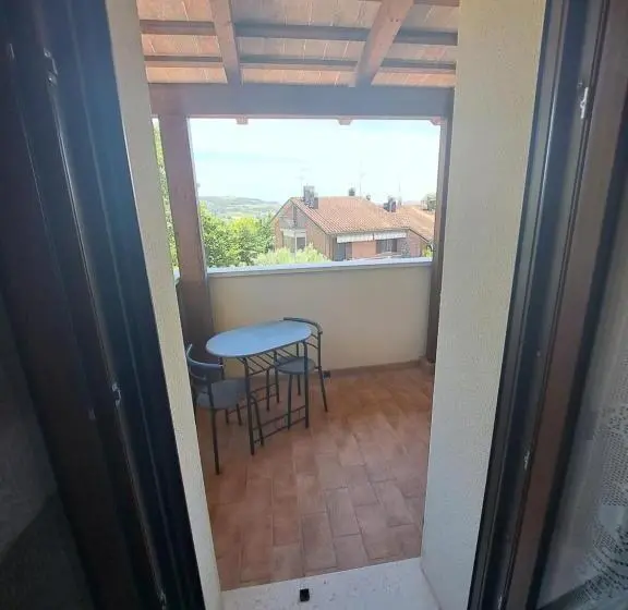 اتاق استاندارد با چشم‌انداز, Bb Da La Mi Ma, Gradara