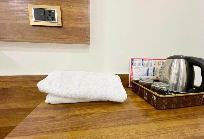 豪华三人间, Govindam Inn ! Ujjain Fully Air Conditioned Hotel At Prime Location With Parking Availability, Near