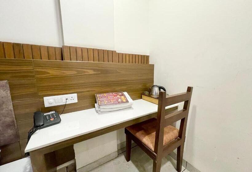 Номер Economy, Govindam Inn ! Ujjain Fully Air Conditioned Hotel At Prime Location With Parking Availability, Near