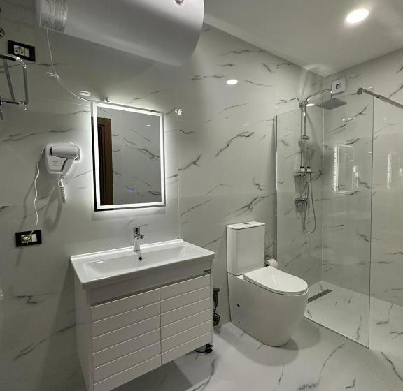 スタンダードルーム, Aleks