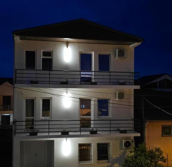 スタンダードルーム, Aleks