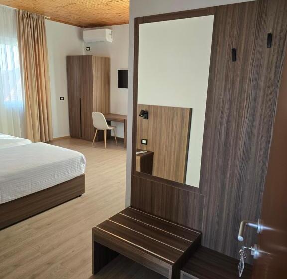 スタンダードルーム, Aleks