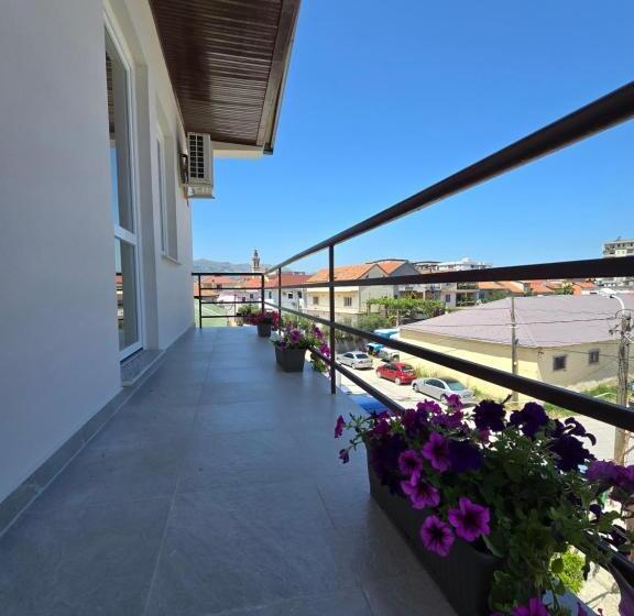 スタンダードルーム, Aleks