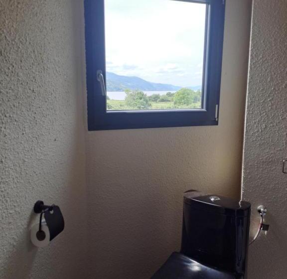 Семейный Номер Совместный Санузел, Borderline Accomodation