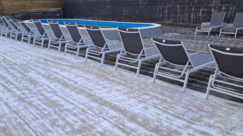 Семейный Номер Совместный Санузел, Borderline Accomodation