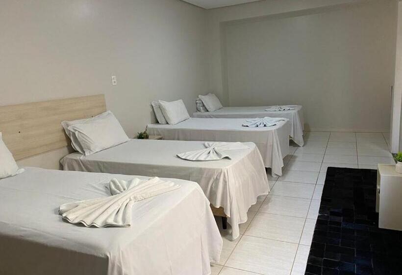 غرفة قياسية رباعية, Carmel Palace