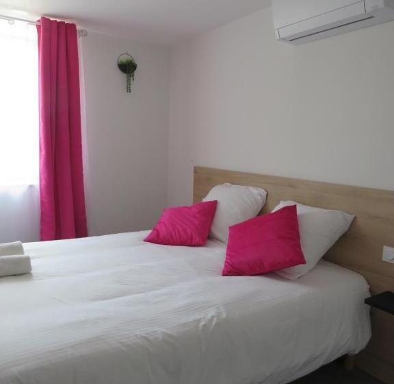 Семейный Номер, Hôtel Les Jardins De Saulzet
