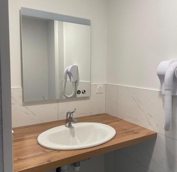 חדר סטנדרט מותאם לאדם עם מוגבלויות, Hôtel Les Jardins De Saulzet