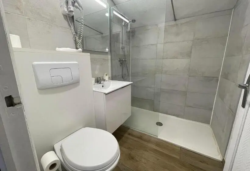اتاق استاندارد سه نفره, Hôtel Les Trois Lys