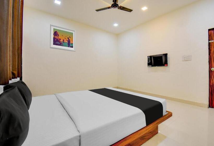 חדר קלאסי לשלושה, Oyo Pratik Lodging