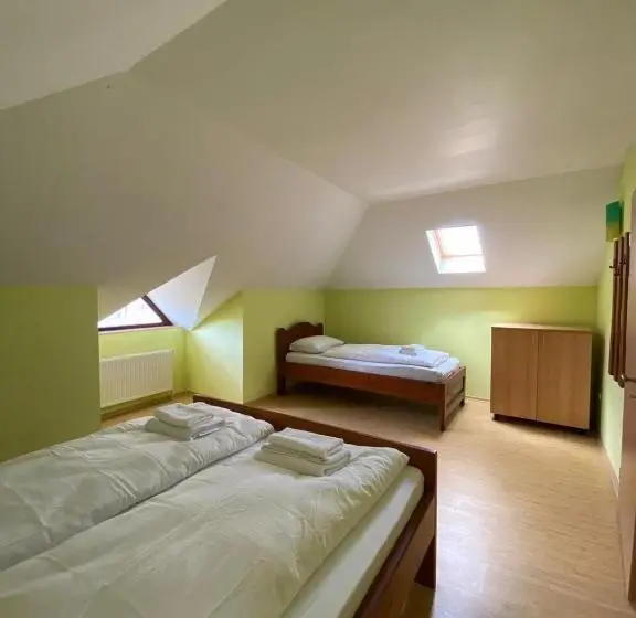 آپارتمان 1 خوابه, Mat & Edw Room