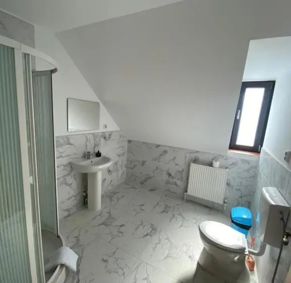 اتاق استاندارد, Mat & Edw Room
