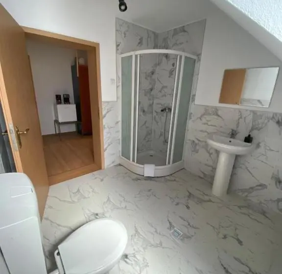 اتاق استاندارد, Mat & Edw Room