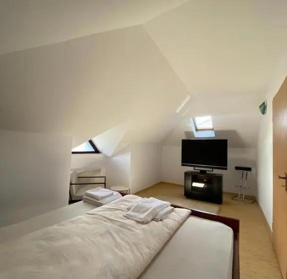 اتاق استاندارد, Mat & Edw Room