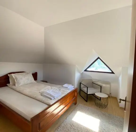اتاق استاندارد, Mat & Edw Room