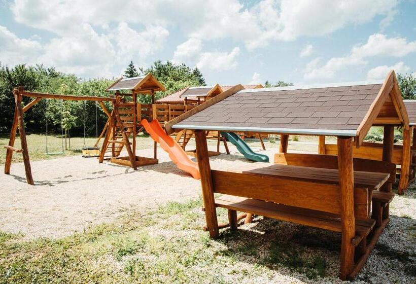 Family Suite, Bogi Kuckó, Farkasgyepű