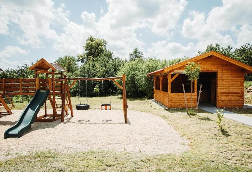 Family Suite, Bogi Kuckó, Farkasgyepű