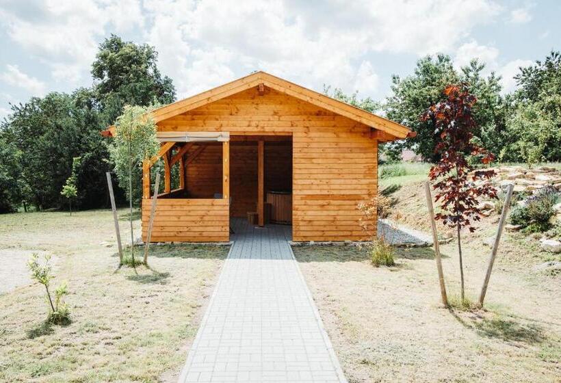 Family Suite, Bogi Kuckó, Farkasgyepű