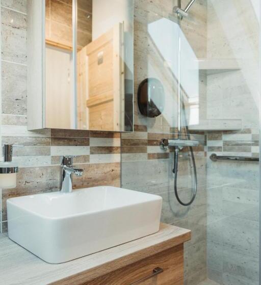 Family Suite, Bogi Kuckó, Farkasgyepű