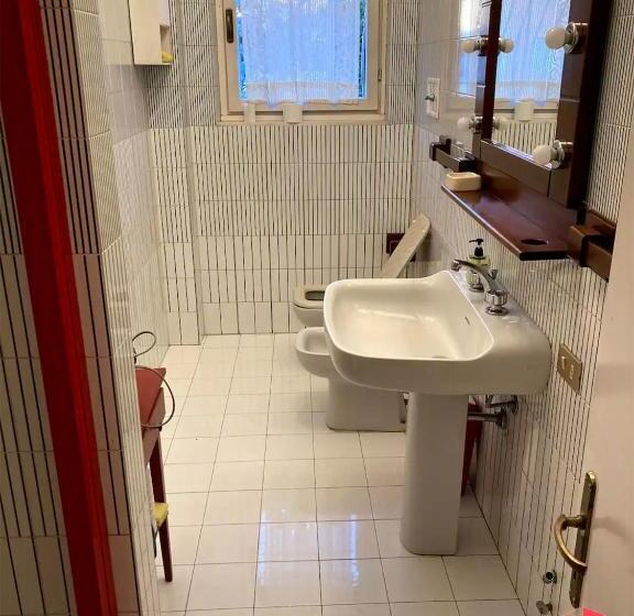 اتاق استاندارد یک تخته با سرویس بهداشتی مشترک, Brixia Time Case In Villa Con Giardino