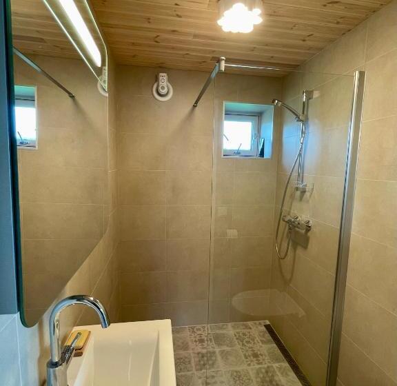 غرفة قياسية مطلّة علي البحر مزوَّدة بشُرفة, Ecolodge Båthuset 69nord