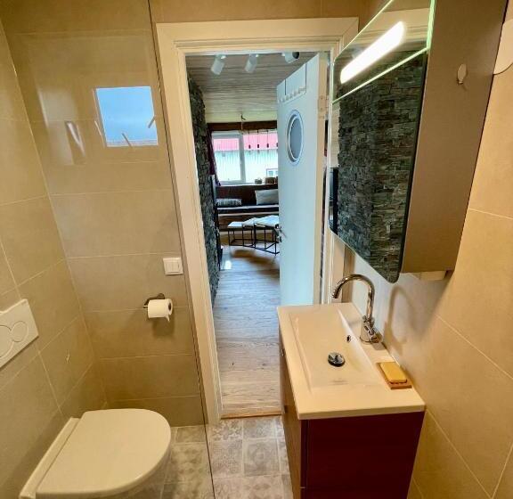 غرفة قياسية مطلّة علي البحر, Ecolodge Båthuset 69nord