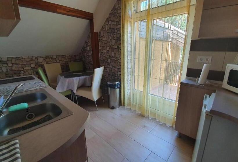 Quarto Deluxe com Sacada, ágnes Vendégházak Siófok Apartman 1