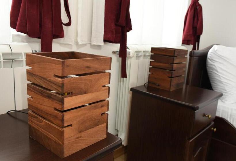 اتاق استاندارد سه نفره, Kod Bogdanovica