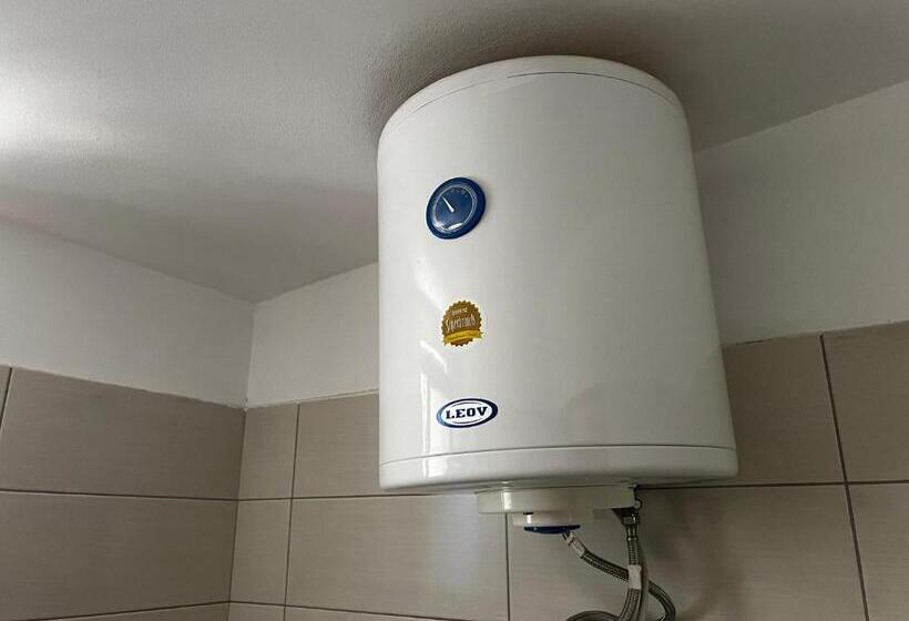 חדר סטנדרט לשלושה עם מרפסת, Canary