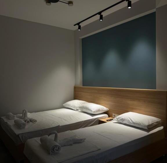 اتاق استاندارد سه نفره, Boutique Adam