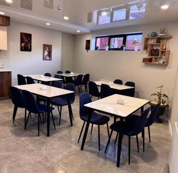 اتاق استاندارد سه نفره, Boutique Adam