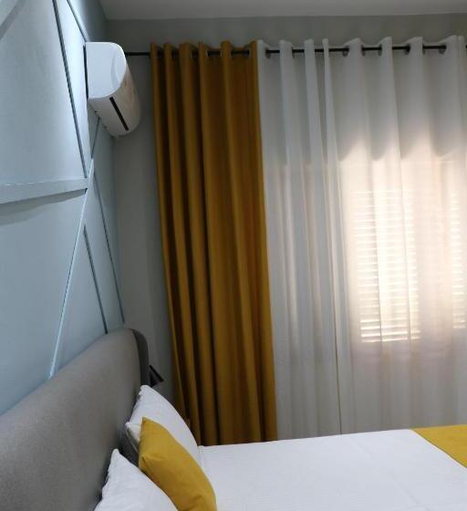 חדר פרמיום לארבעה, City Center Rooms Durres