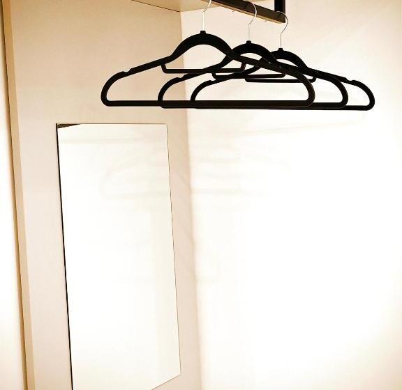 이코노미 싱글 룸, Jakz