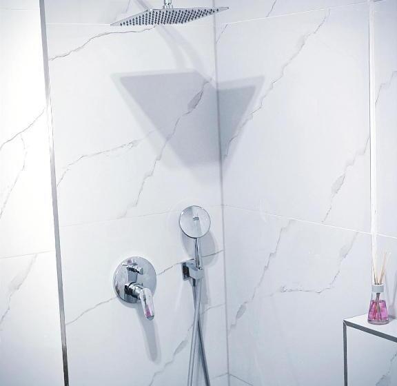 패밀리 스위트, Jakz