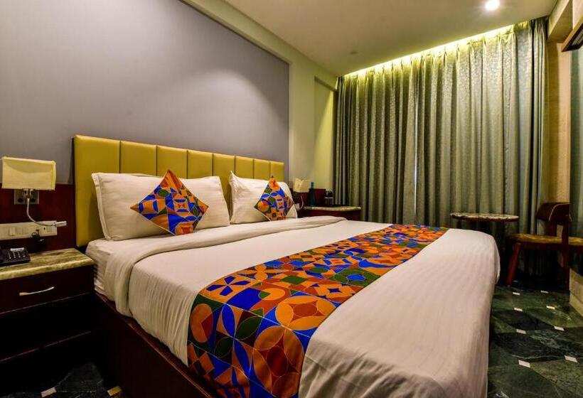 اتاق لوکس, Naivara