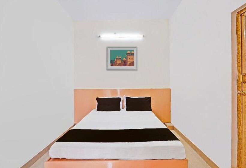 חדר קלאסי לשלושה, O Queen Shell Residency