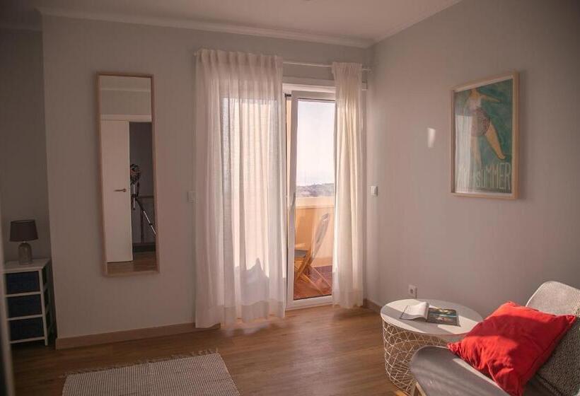 اتاق خانوادگی با سرویس بهداشتی مشترک, Casa Das Flores