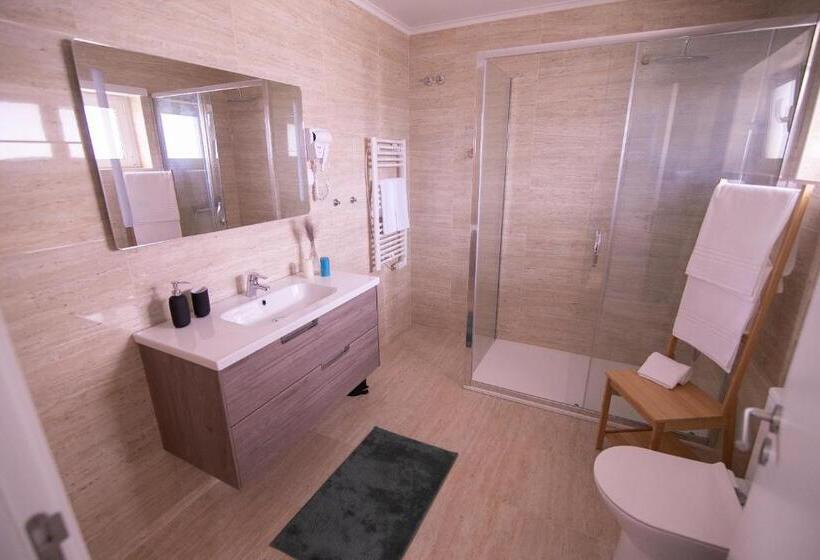 اتاق خانوادگی با سرویس بهداشتی مشترک, Casa Das Flores