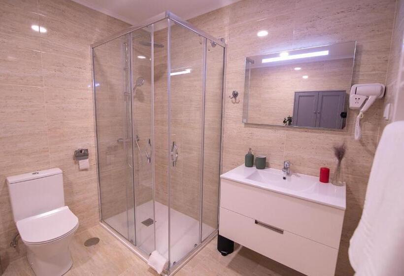 اتاق خانوادگی با سرویس بهداشتی مشترک, Casa Das Flores