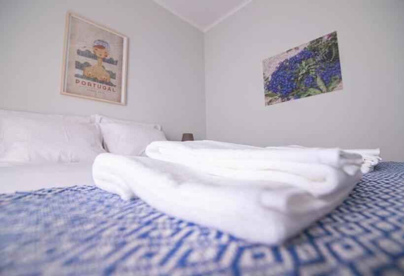 اتاق اکونومی, Casa Das Flores