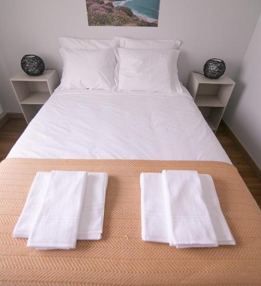 اتاق استاندارد با سرویس بهداشتی مشترک, Casa Das Flores