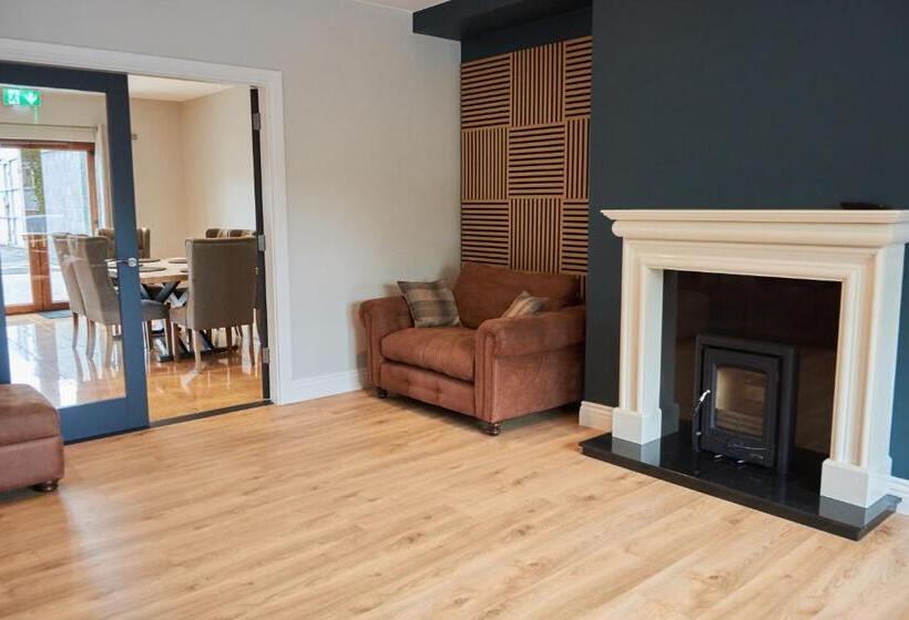 Трехместный Номер Стандарт Совместная Ванная, Dromod Suites