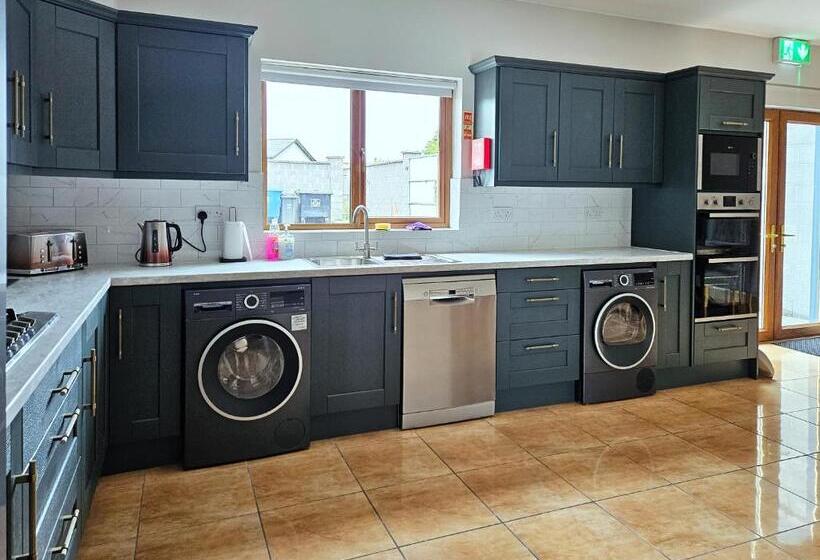 Трехместный Номер Стандарт Совместная Ванная, Dromod Suites