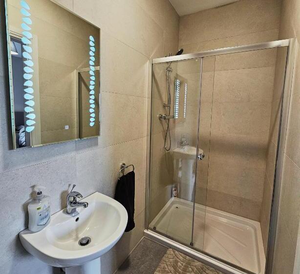 Четырехместный Номер Стандарт, Dromod Suites